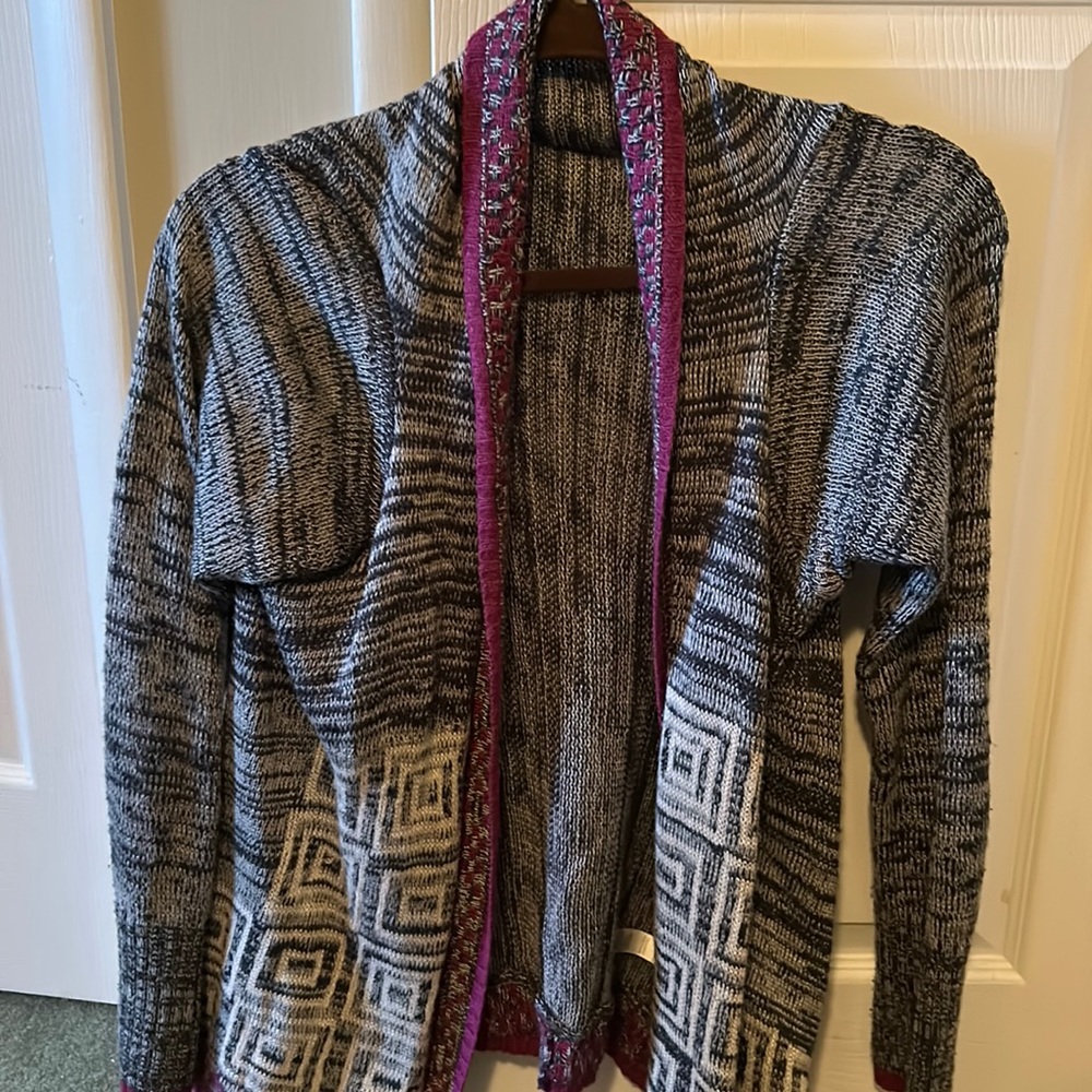 Women’s cardigan very pretty. Navy, fuchsia and ivory